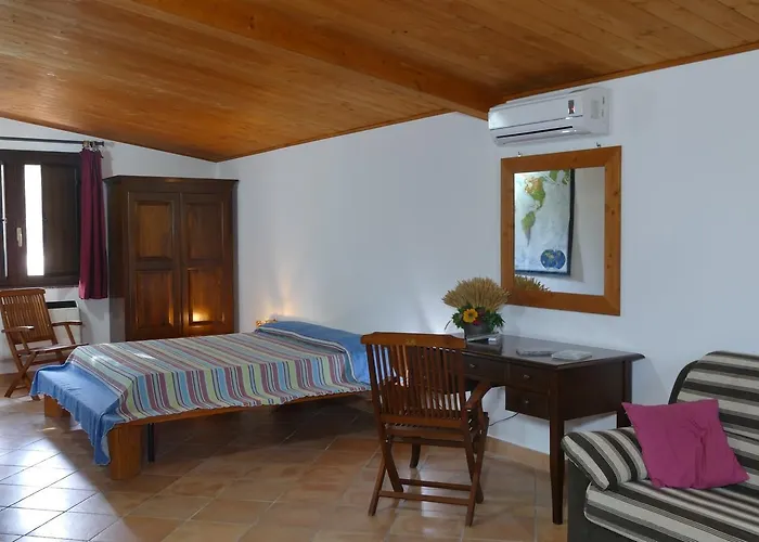 Eco-bio Santacinnara مزرعة للإقامة